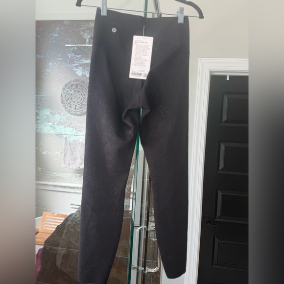 LULULEMON glow up legging - Picture 2 of 3